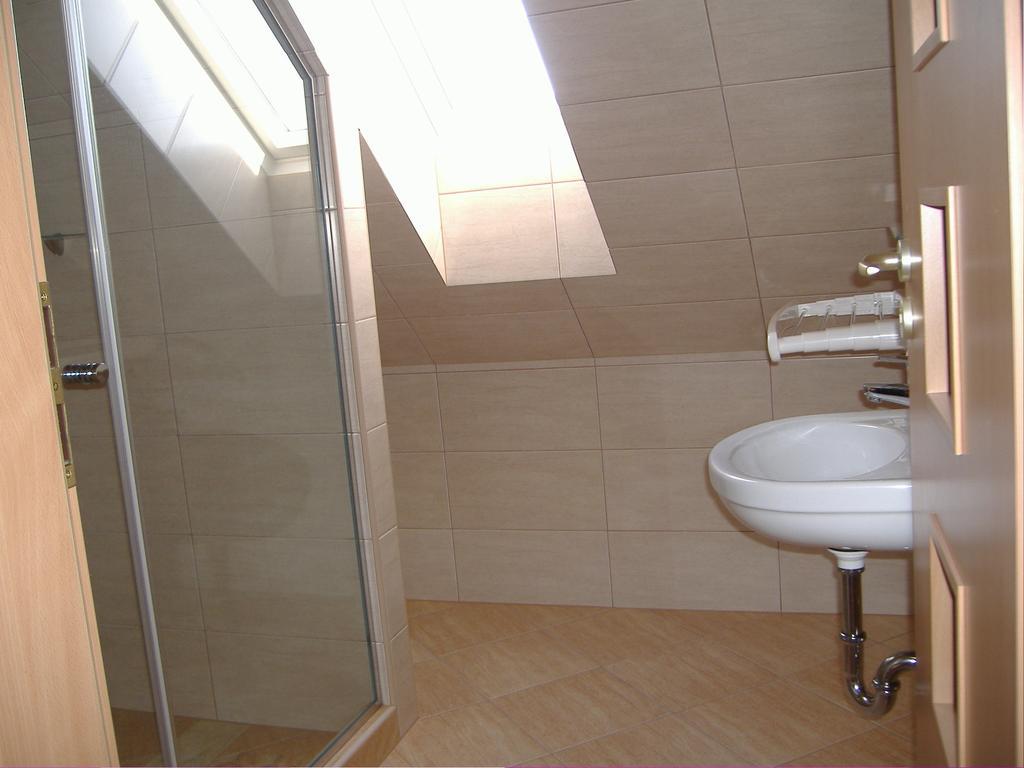Oereghegy Vendeghaz Apartment Egerszalok Bilik gambar